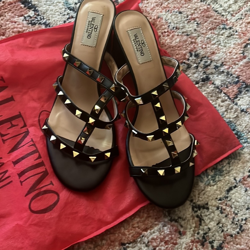 Sandals - Picture 3 of 4